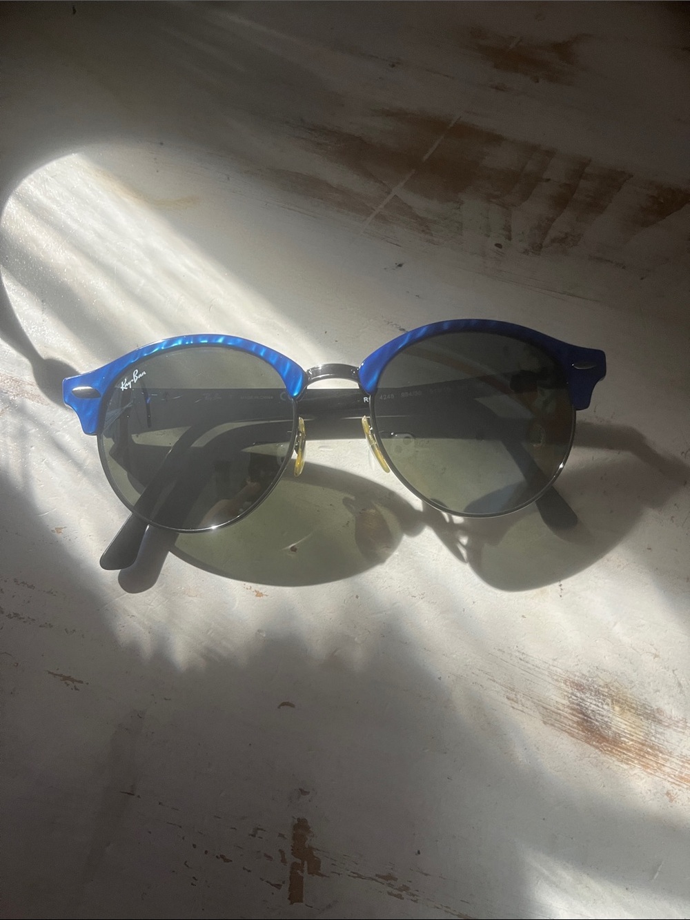 Ray-Ban Men’s Blue Round Sunglasses with Dark Lenses